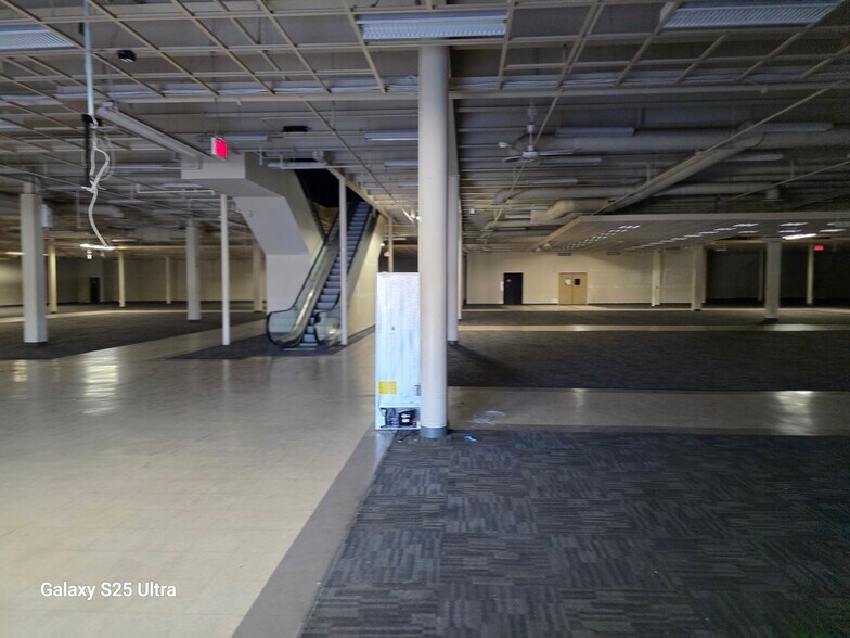 More Photos Of 3870 Tyler St, Riverside Freestanding For Lease