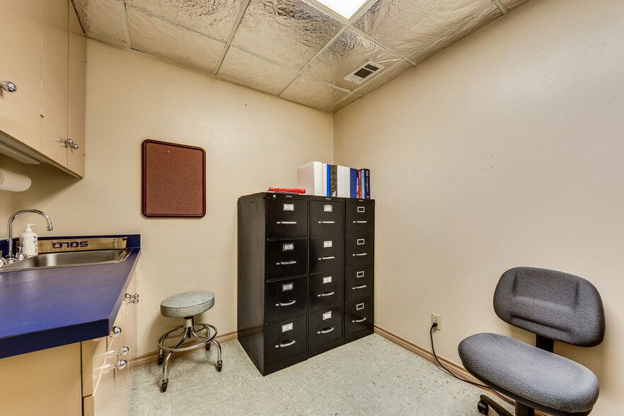 More Photos Of 8345 Walnut Hill Ln, Dallas Medical For Sale