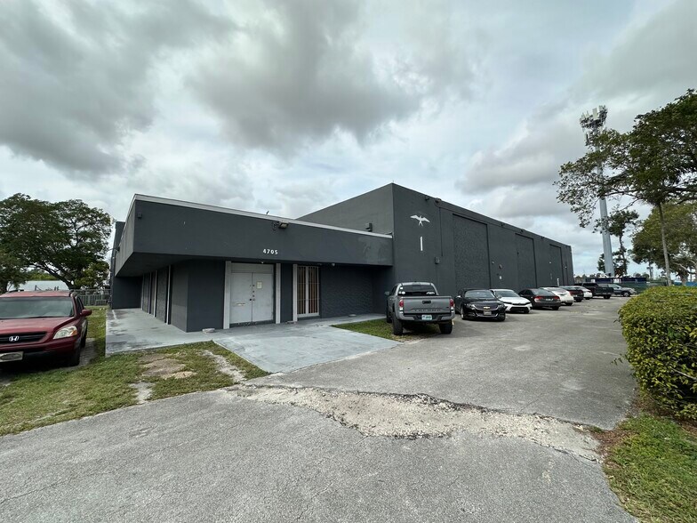 More Photos Of 4705 NW 132nd St, Miami Warehouse For Lease