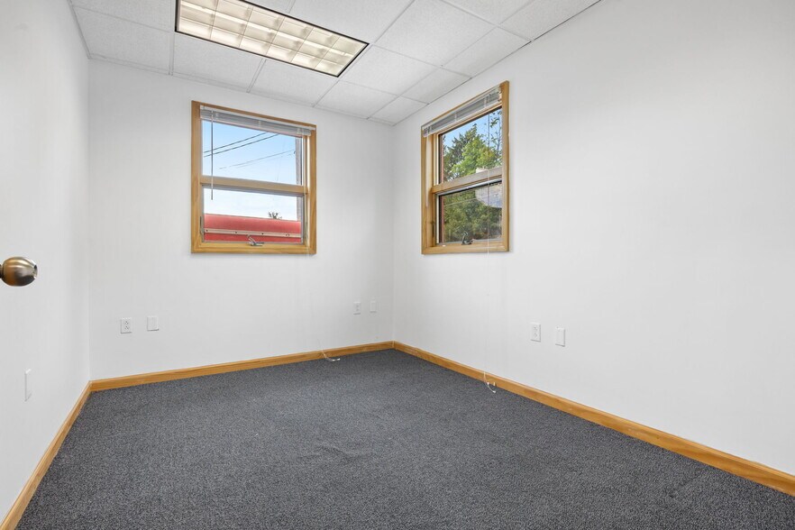 More Photos Of 948 Homestead Ave, Maybrook Office For Lease