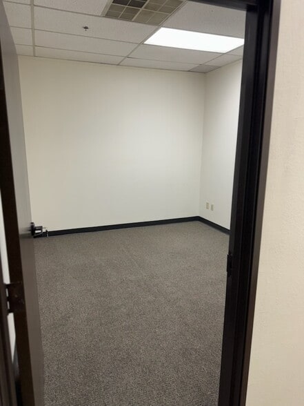 More Photos Of 2400 Lakeview Dr, Amarillo Office For Sale