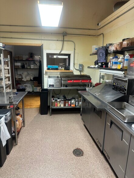 More Photos Of 108 E 6th St, Bloomington Storefront Retail Residential For Lease
