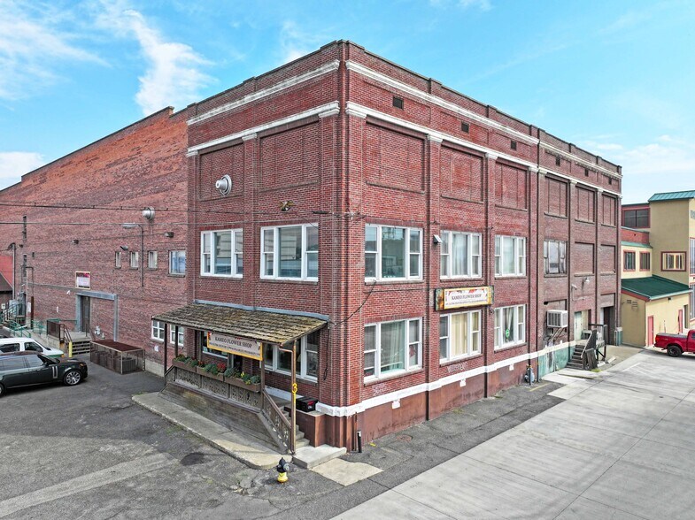 More Photos Of 31 N 1st Ave, Yakima General Retail For Sale