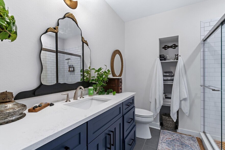 More Photos Of 518,520 S 6th St, Milwaukee Hospitality For Sale