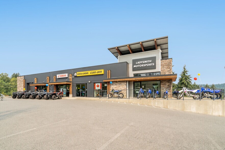 More Photos Of 1030 Oyster Drive Dr, Ladysmith Freestanding For Sale