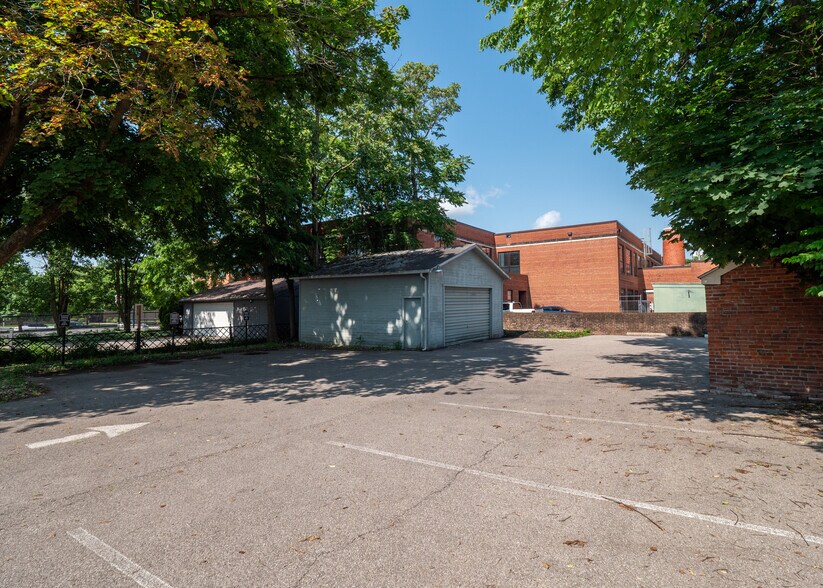 More Photos Of 15 N Franklin St, Delaware Office For Sale