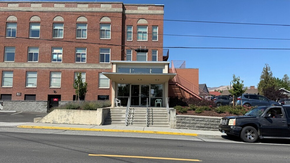 Primary Photo Of 300 S Okanogan Ave, Wenatchee Office For Lease