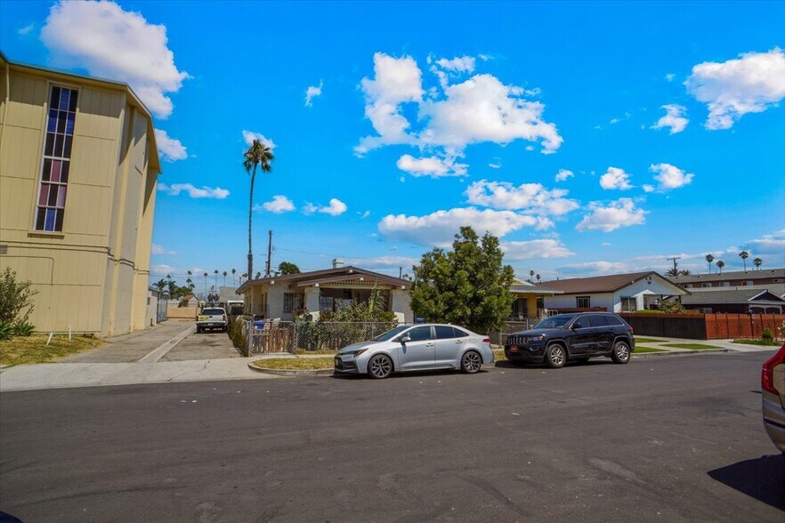 More Photos Of 1739 W 53rd St, Los Angeles Multifamily For Sale