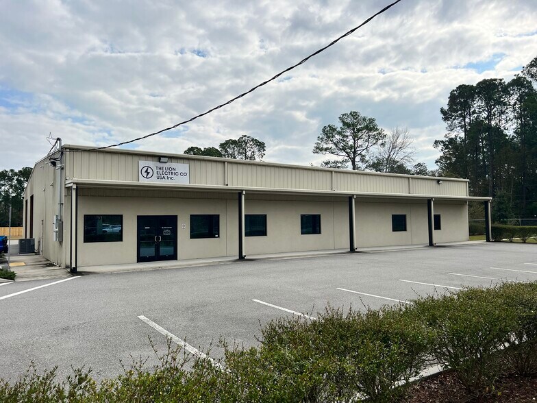 Primary Photo Of 14353 N Main St, Jacksonville Warehouse For Sale