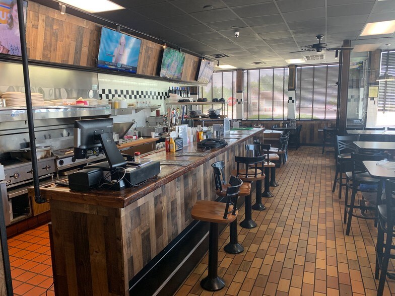 More Photos Of 1110 E Cherry St, Jesup Restaurant For Sale