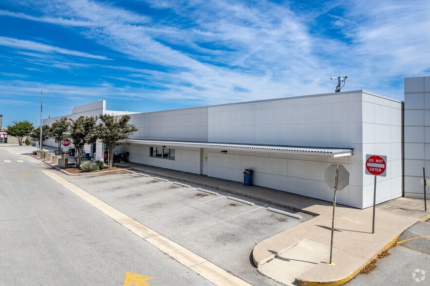 Primary Photo Of 7000 San Pedro Ave, San Antonio Storefront Retail Office For Sale
