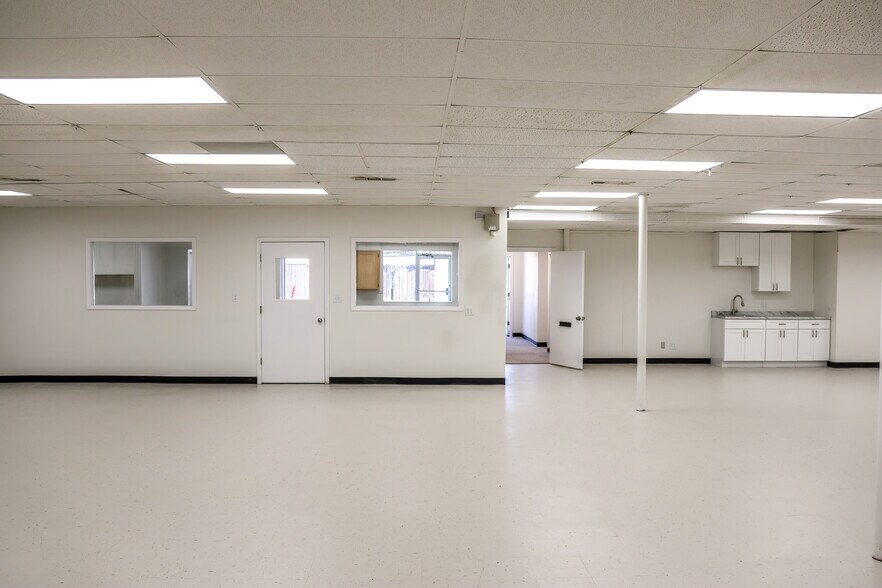 More Photos Of 1140-1144 W Main St, Arlington Research And Development For Sale