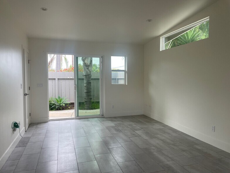 More Photos Of 921-937 Regal Rd, Encinitas Apartments For Sale