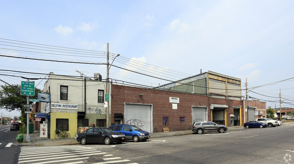 More Photos Of 1201 Oakpoint Ave, Bronx Warehouse For Lease