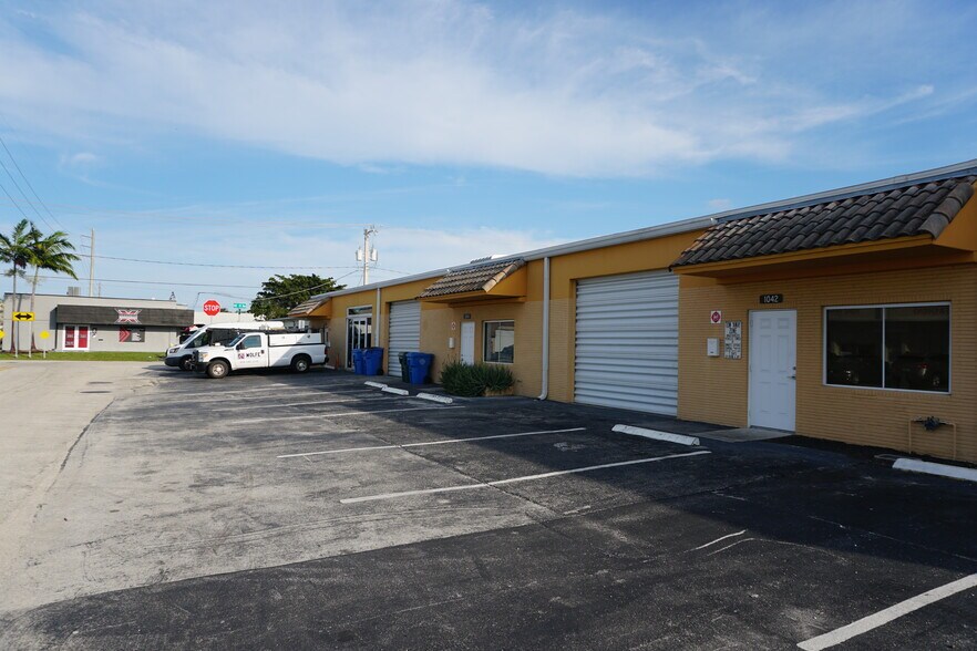 More Photos Of 1042-1048 NE 44th St, Oakland Park Industrial For Lease