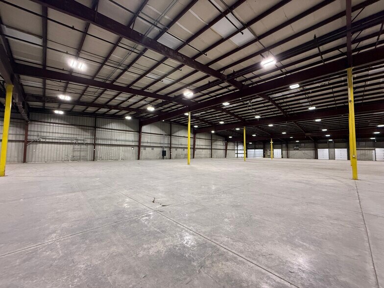 More Photos Of 2055 N Towne Ln NE, Cedar Rapids Manufacturing For Sale