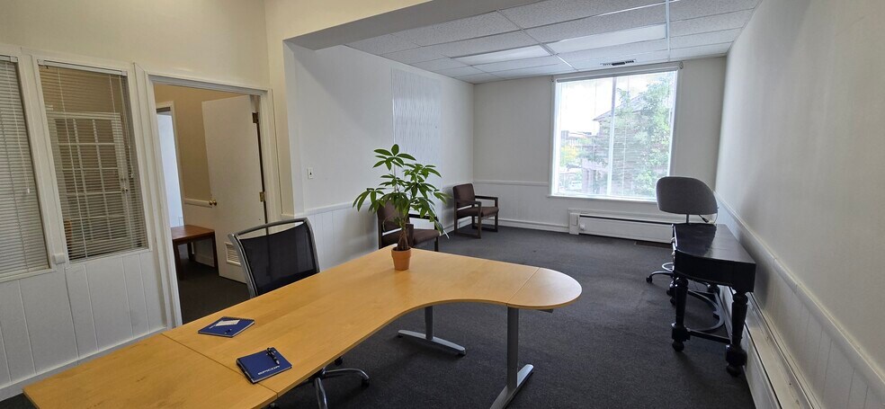 More Photos Of 3939 N Wilke Rd, Arlington Heights Office For Lease