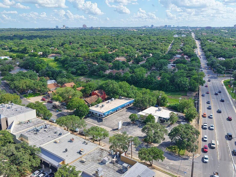 More Photos Of 11719-11725 Whisper Valley St, San Antonio Office For Lease