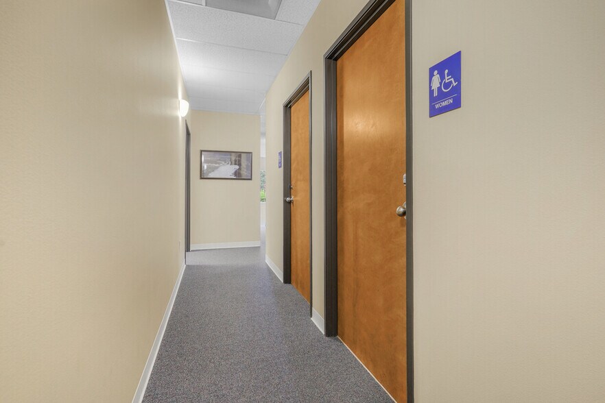 More Photos Of 9407 NE Vancouver Mall Dr, Vancouver Medical For Sale