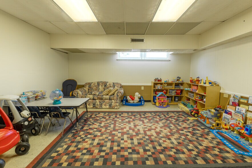 More Photos Of 309 N Broad St, Grove City Religious Facility For Sale