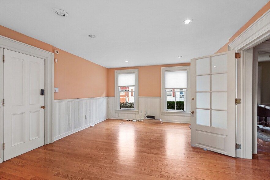 More Photos Of 413-415 Bedford Rd, Pleasantville Office For Sale