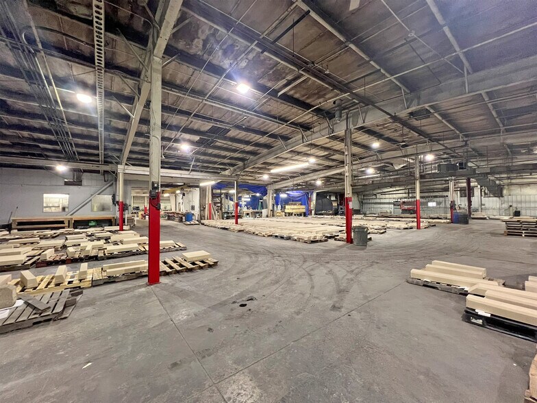 More Photos Of 711 Beaver Rd, Girard Warehouse For Sale