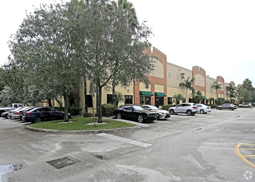More Photos Of 3700-3718 SW 30th Ave, Fort Lauderdale Warehouse For Sale