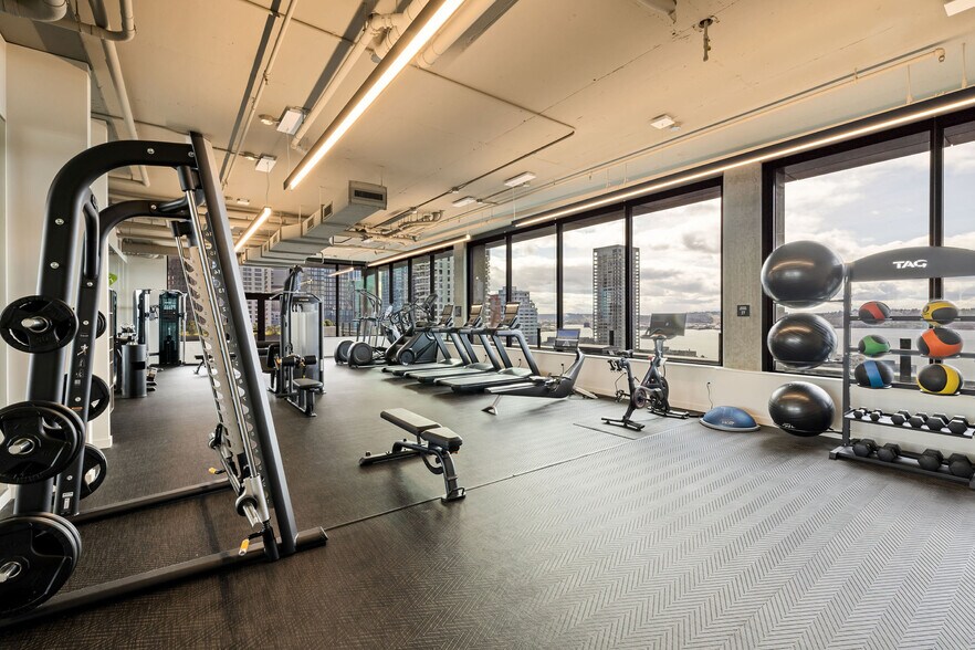 More Photos Of 2315 4th Ave, Seattle Multifamily For Sale