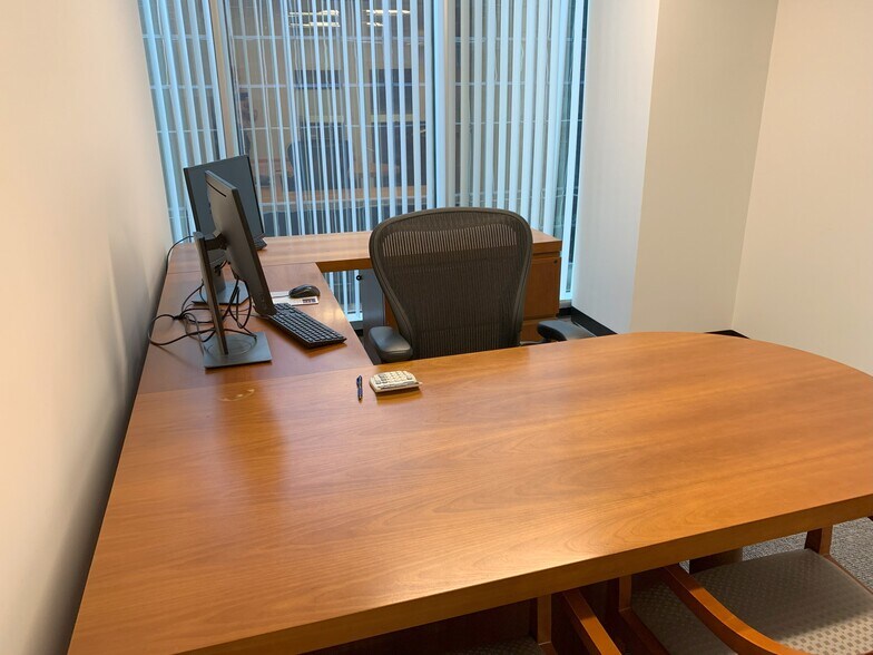 More Photos Of 255 Alhambra Cir, Coral Gables Office For Lease