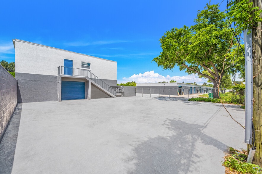 More Photos Of 12950 58th St N, Clearwater Manufacturing For Lease