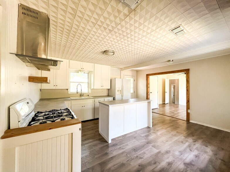 More Photos Of 1435 W Groesbeck St, Stephenville Multifamily For Sale