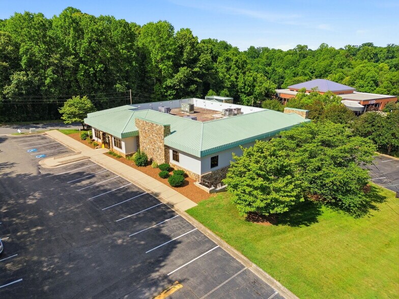 More Photos Of 701-707 Bryant St, Statesville Medical For Sale