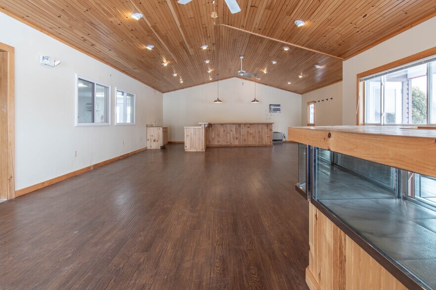 More Photos Of 43748/43752 NY-12 Rt, Alexandria Bay Freestanding For Sale