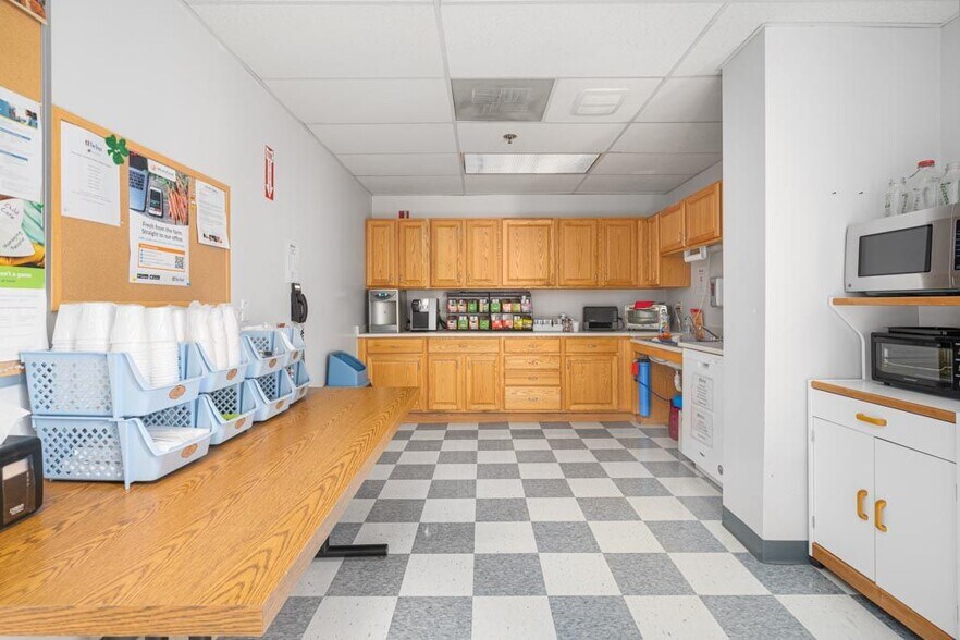 More Photos Of 501 Wampanoag Trl, East Providence Medical For Lease