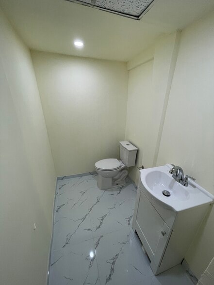 More Photos Of 10822-10824 NW 7th Ave, Miami Freestanding For Lease