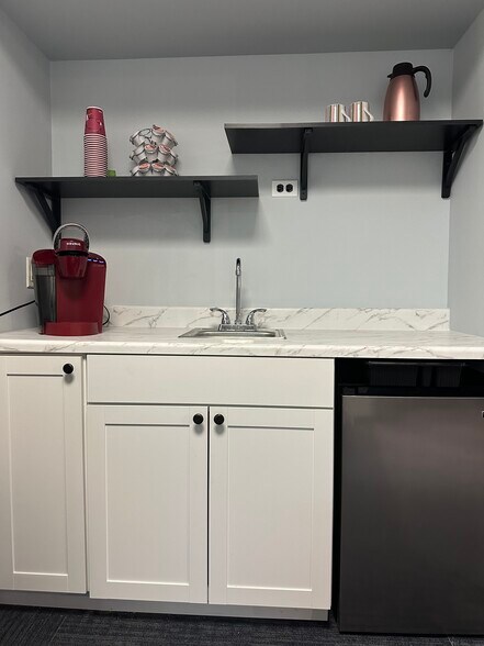 More Photos Of 256 Columbia Tpke, Florham Park Medical For Lease