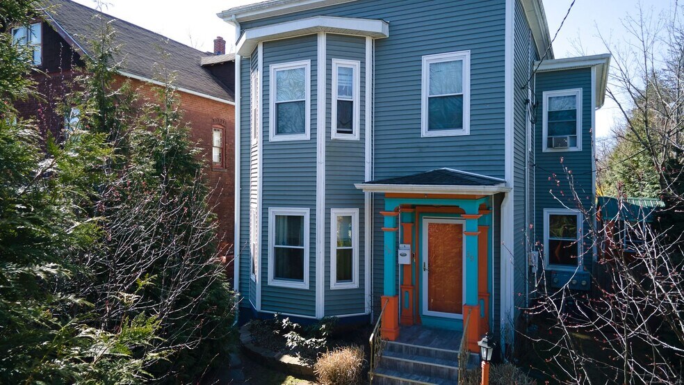 More Photos Of 39 Capen St, Hartford Multifamily For Sale