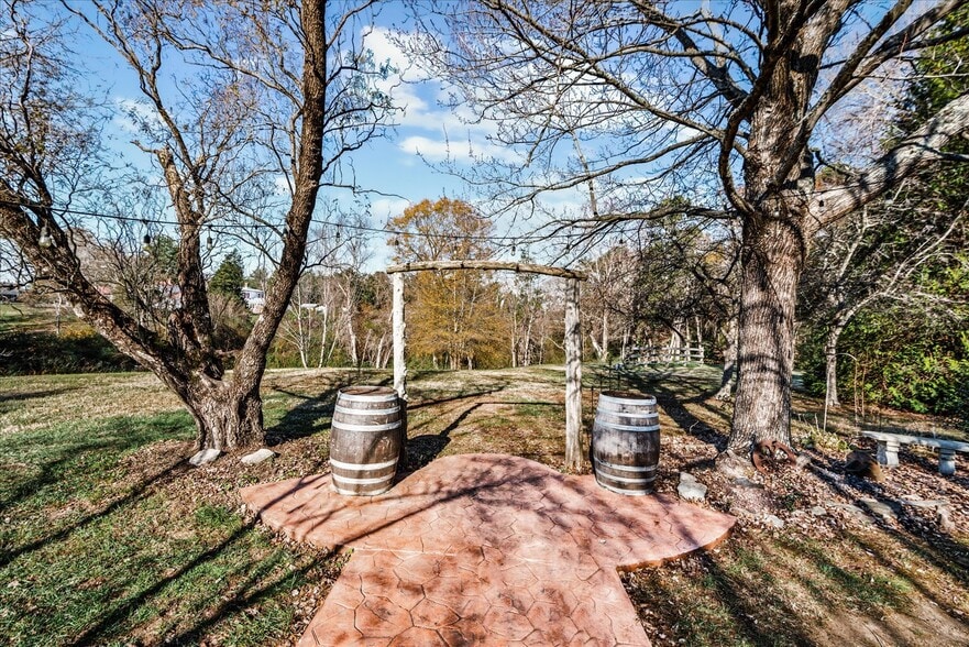 More Photos Of 115 E Broaddus Ave, Bowling Green Apartments For Sale