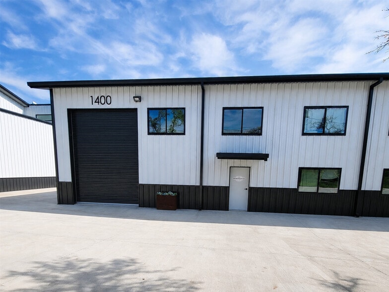 More Photos Of 15210 Fitzhugh Rd, Austin Warehouse For Sale