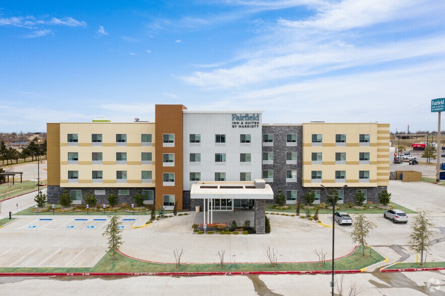 More Photos Of 1501 Domino Dr, El Reno Hotel For Sale