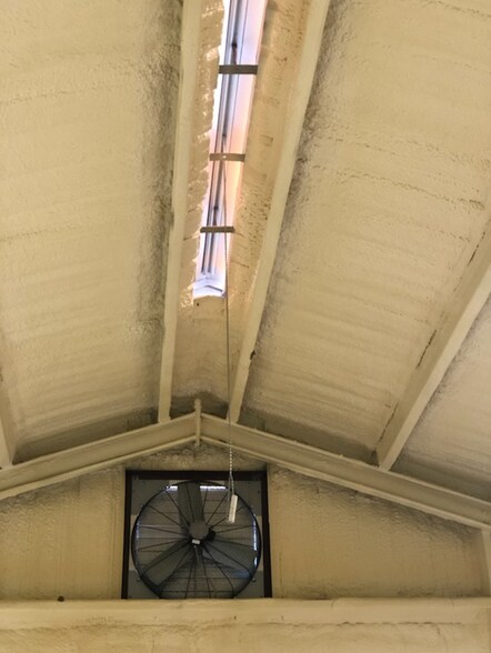 More Photos Of 1009 Old Plantersville, Montgomery Warehouse For Lease