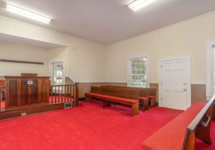 More Photos Of 511 James St, Burlington Religious Facility For Sale