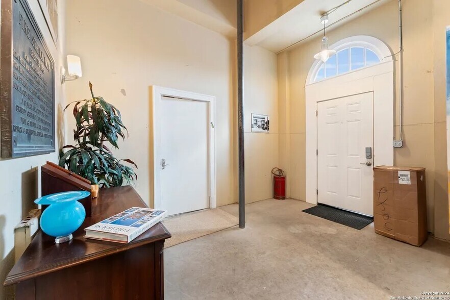More Photos Of 2323 Buena Vista St, San Antonio Freestanding For Sale