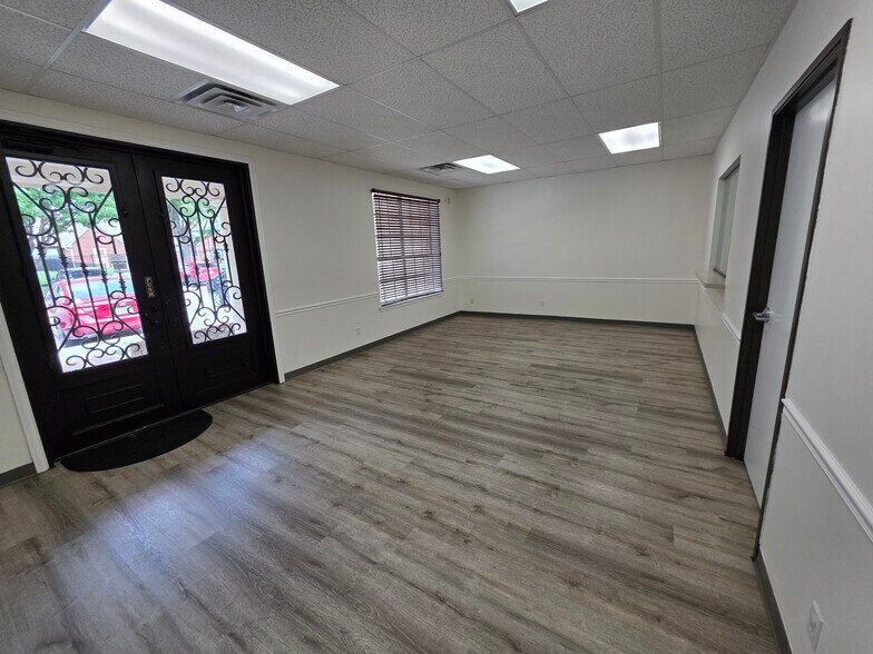 More Photos Of 5601-5605 Virginia Pky, McKinney Medical For Lease