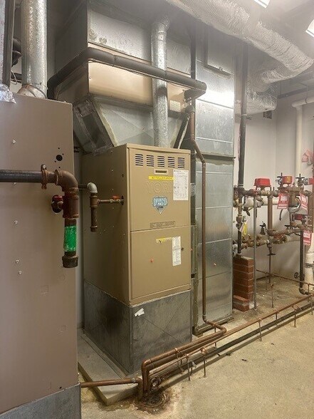 More Photos Of 501 S Stepney Rd, Aberdeen Bank For Sale