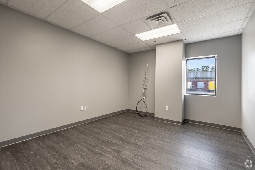 More Photos Of 138 Industrial Blvd, Rincon Warehouse For Lease