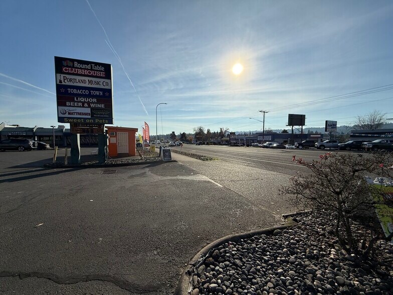 More Photos Of 16690 SE McLoughlin Blvd, Portland Restaurant For Sale