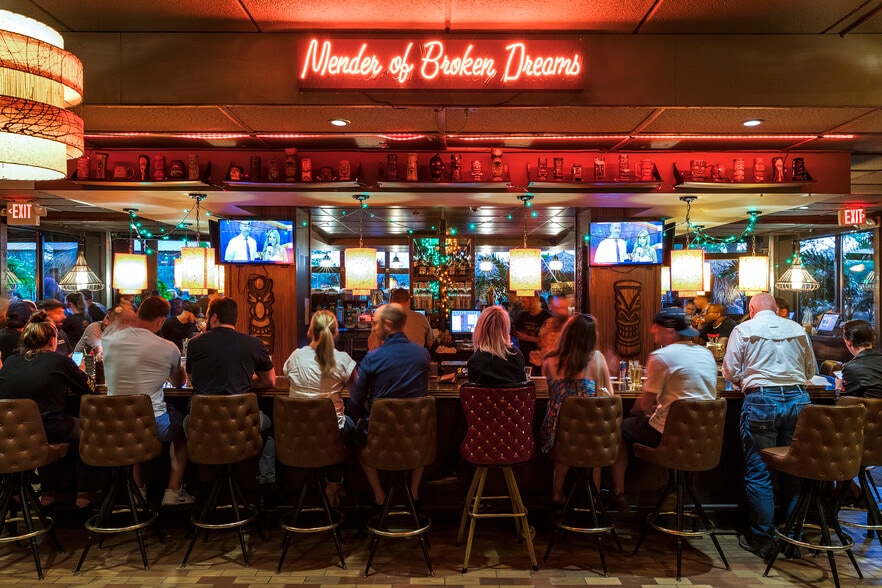 More Photos Of 1900 & 1924 Marshall St NE, Minneapolis Restaurant For Sale