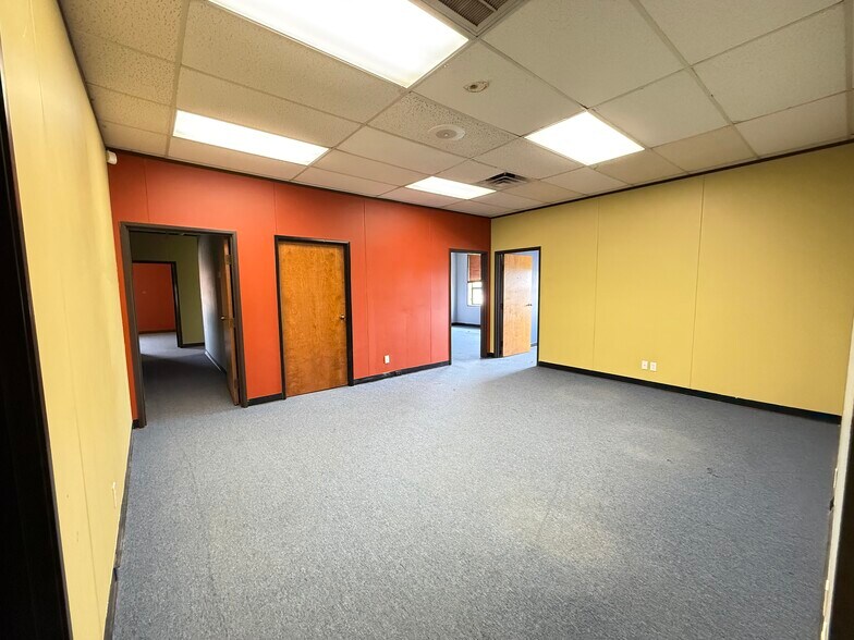 More Photos Of 1606 Headway Cir, Austin Light Manufacturing For Lease