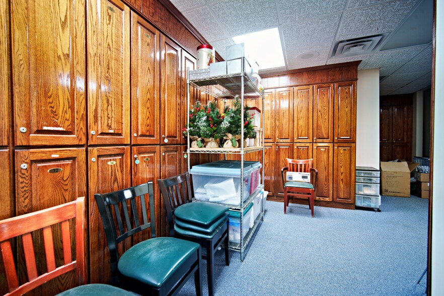 More Photos Of 128 Oakview Club Dr, Macon-Bibb Golf Course Driving Range For Sale